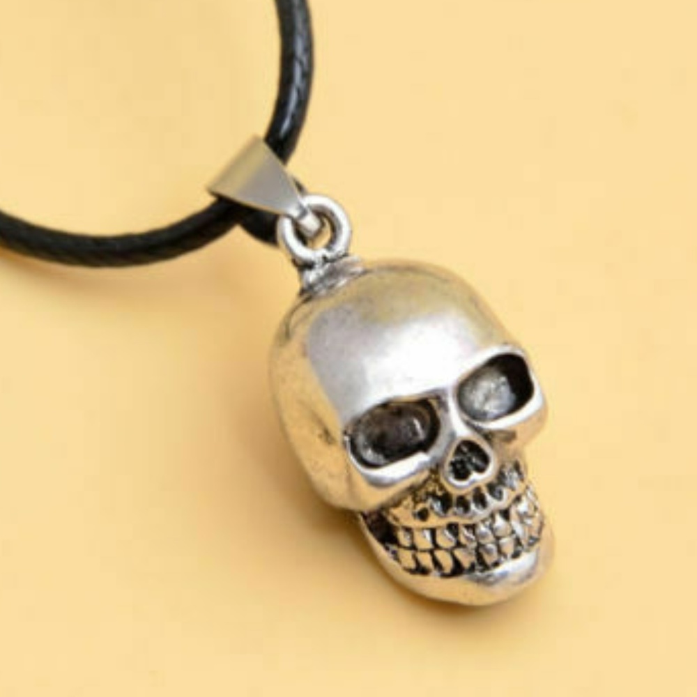 Skull Pendant NWT